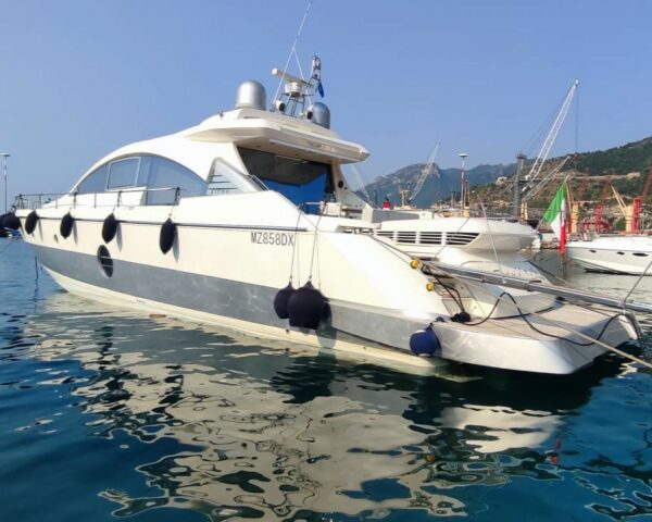 Aicon-Yacht-72-SL-Uno-yacht-hard-top-sportivo-ed-elegante-600x480
